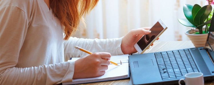 Woman-at-desk-1-750x300-12